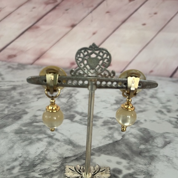 Italian lucite dangling clip on earrings - Picture 3 of 8